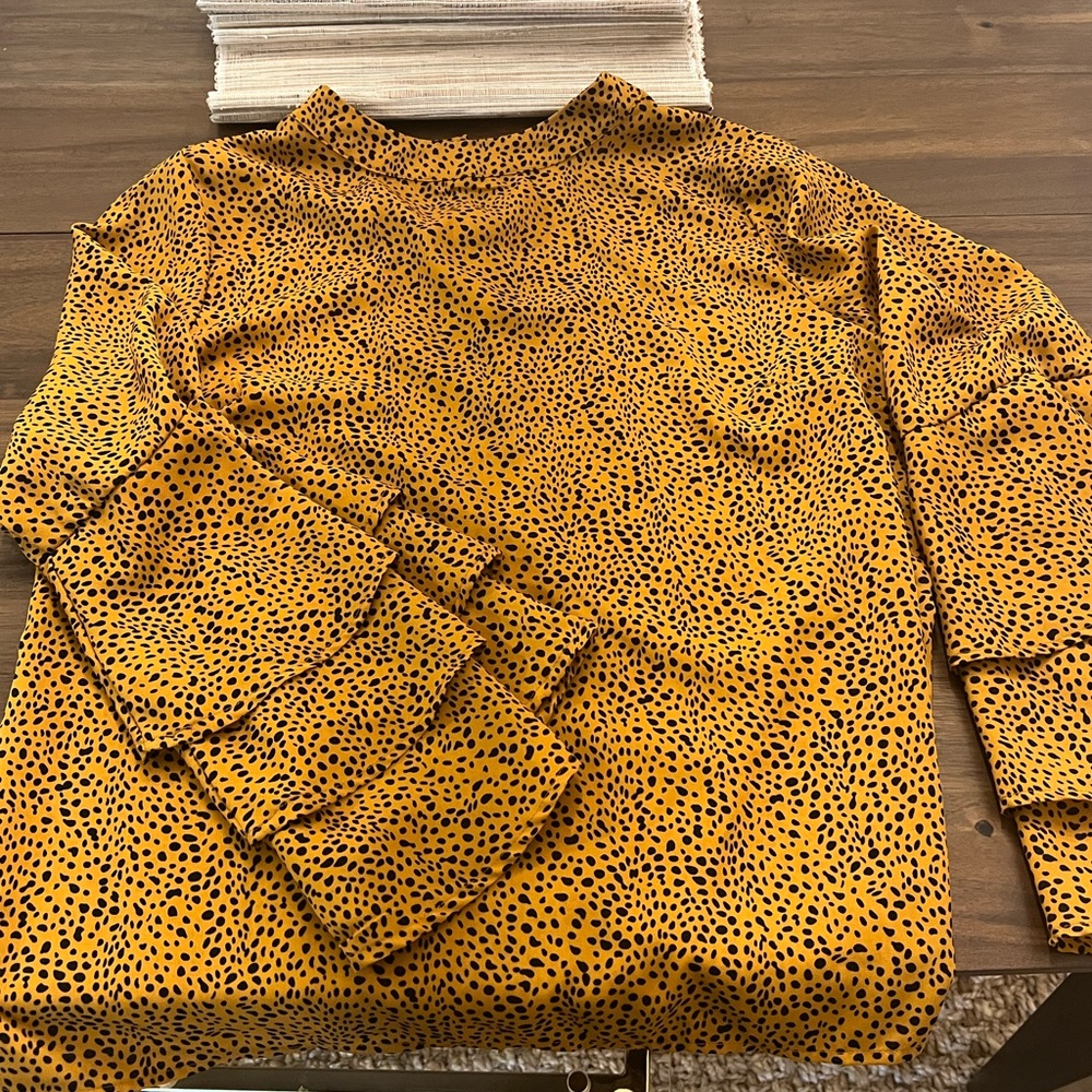 Amazon LS mustard and black animal print blouse with ruffled tier sleeve sizeXL - Picture 4 of 5